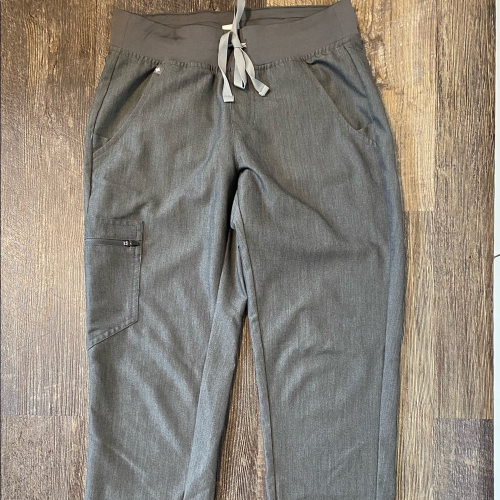 FIGS Zamora Scrubs